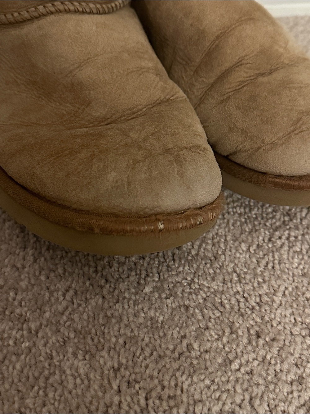 UGG Classic Short Boots - Picture 6 of 6